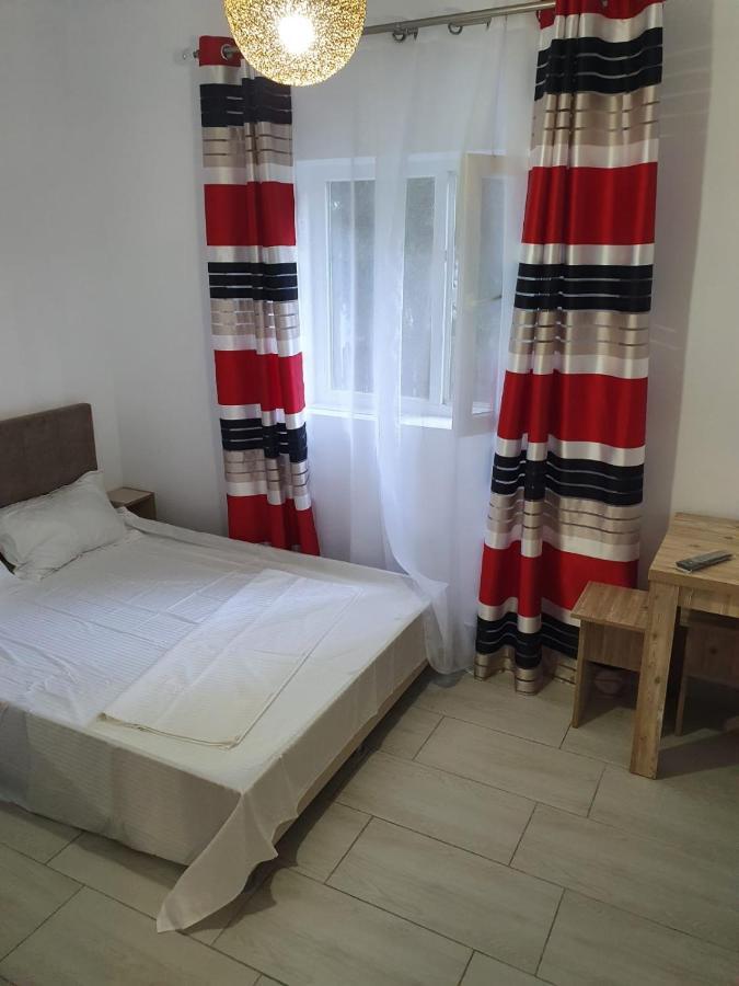 מלון קוסטינסטי Zapp House מראה חיצוני תמונה