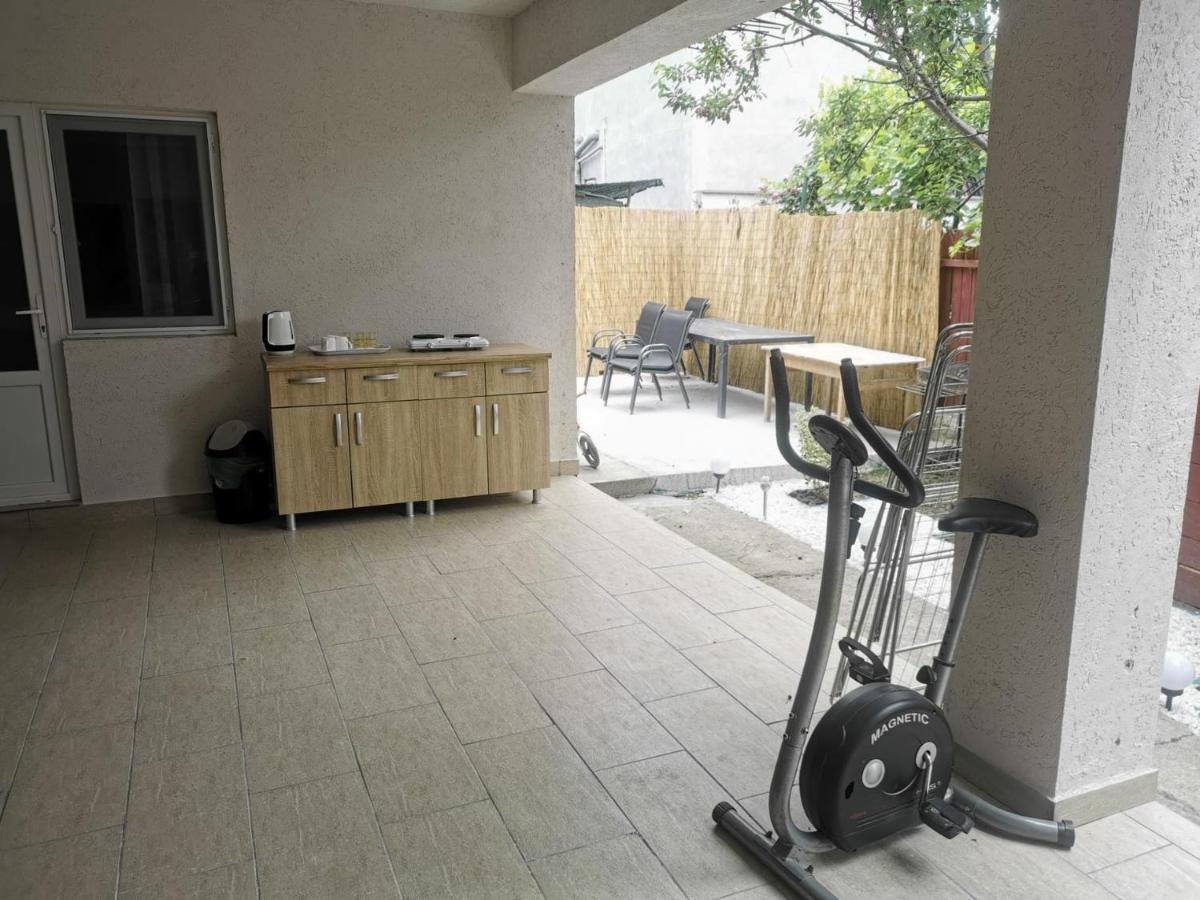 מלון קוסטינסטי Zapp House מראה חיצוני תמונה