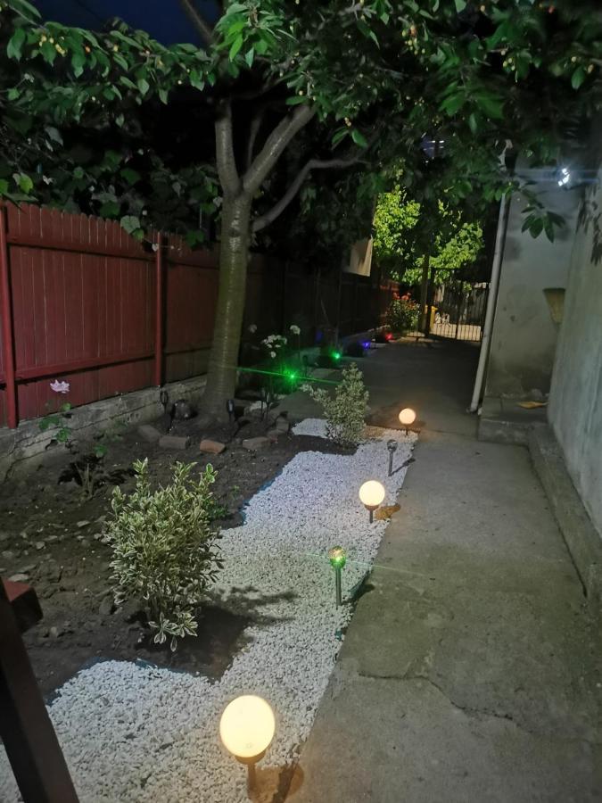 מלון קוסטינסטי Zapp House מראה חיצוני תמונה