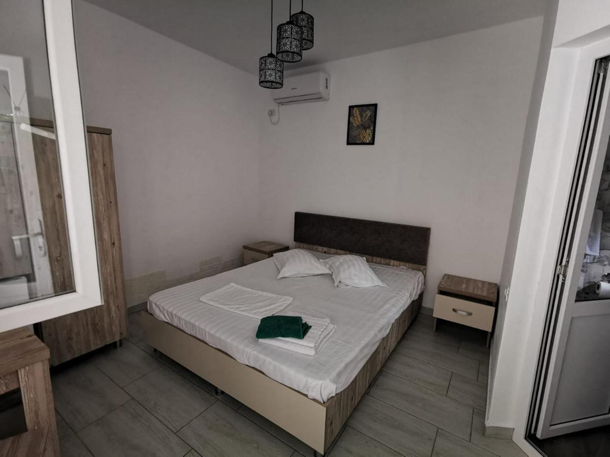 מלון קוסטינסטי Zapp House מראה חיצוני תמונה