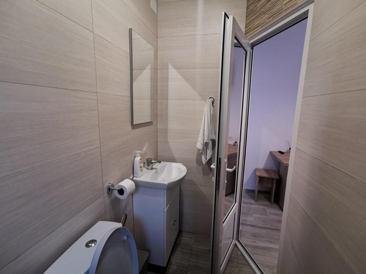 מלון קוסטינסטי Zapp House מראה חיצוני תמונה