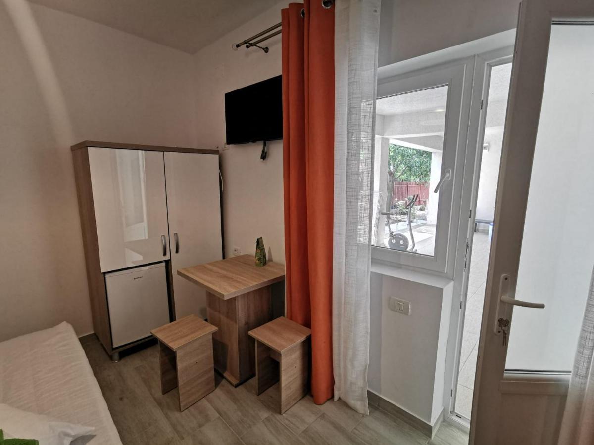 מלון קוסטינסטי Zapp House מראה חיצוני תמונה