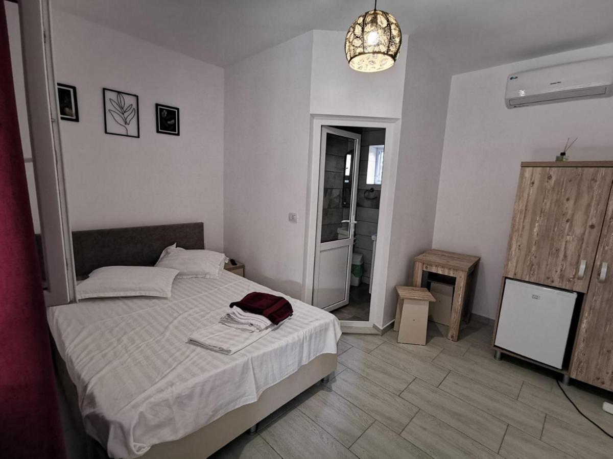 מלון קוסטינסטי Zapp House מראה חיצוני תמונה