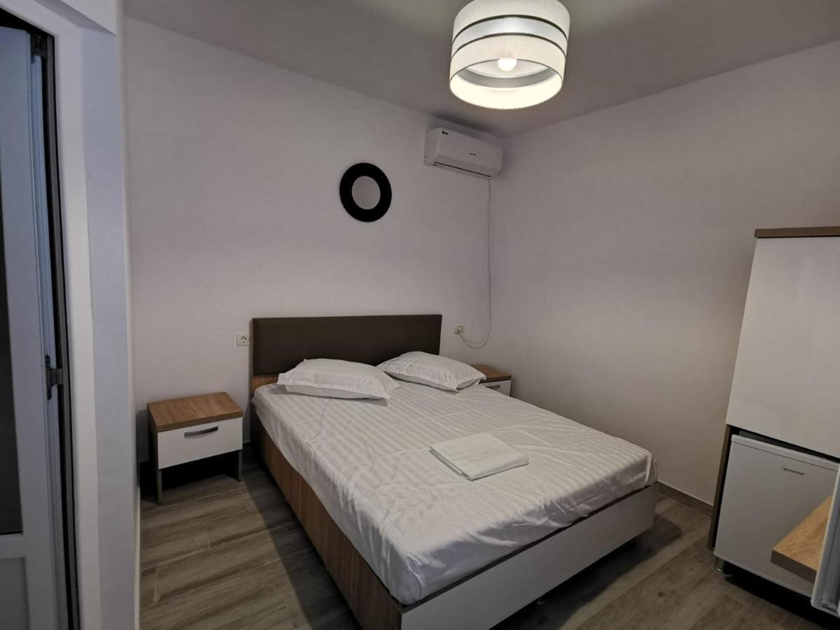 מלון קוסטינסטי Zapp House מראה חיצוני תמונה